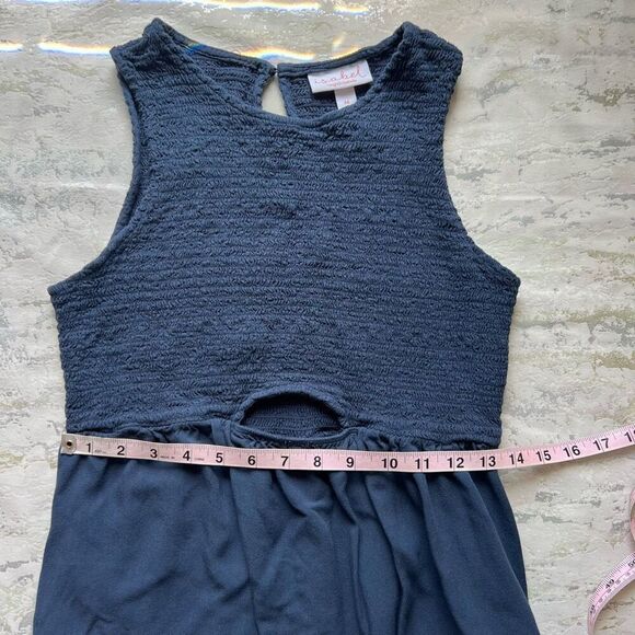 Isabel Ingrid + Isabel Smocked Midi Dress with keyhole cutout - Picture 9 of 11